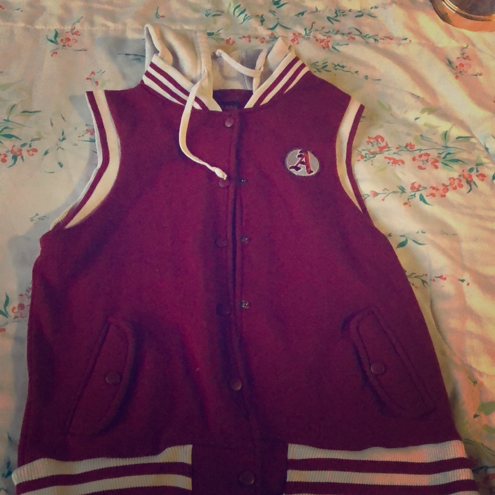 BB Jeans. Red vest